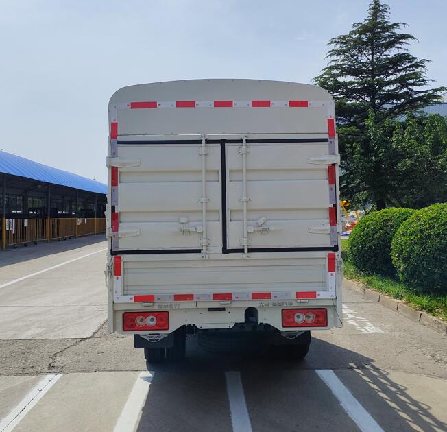 福田牌BJ5035CCY3AV5-63倉(cāng)柵式運(yùn)輸車公告圖片