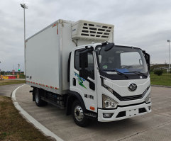 解放牌CA5045XLCP40K51L2E6PHEVA84插电式混合动力冷藏车