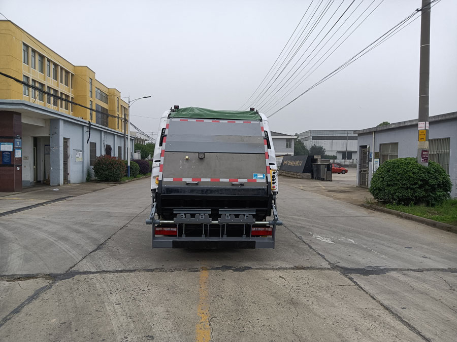 三聯(lián)牌YSY5121ZYSBEV純電動(dòng)壓縮式垃圾車公告圖片