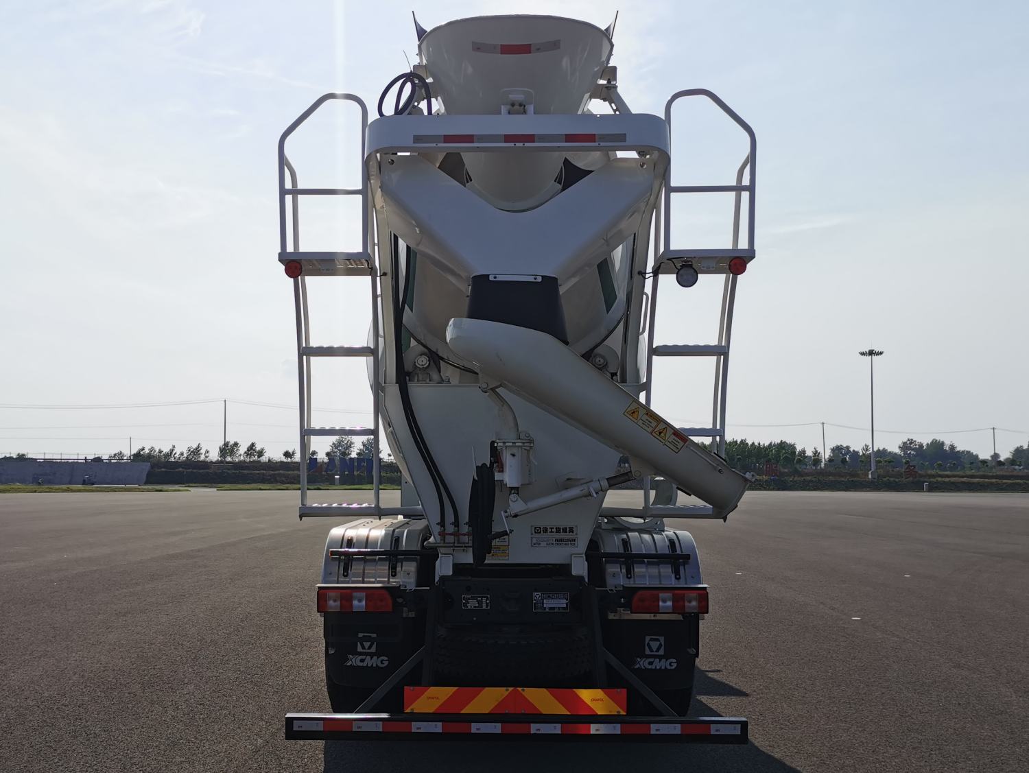 徐工牌XZS5316GJBEV7A純電動(dòng)混凝土攪拌運(yùn)輸車公告圖片