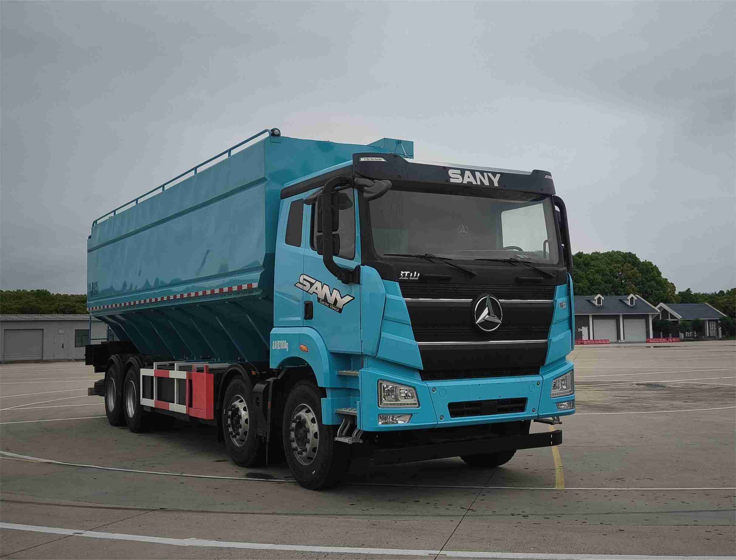 牧安達(dá)牌SDM5311ZSLHQBEV純電動(dòng)散裝飼料運(yùn)輸車