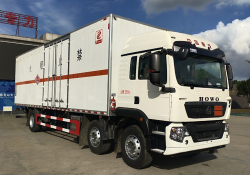 專力牌ZLC5267XRGZ6易燃固體廂式運輸車