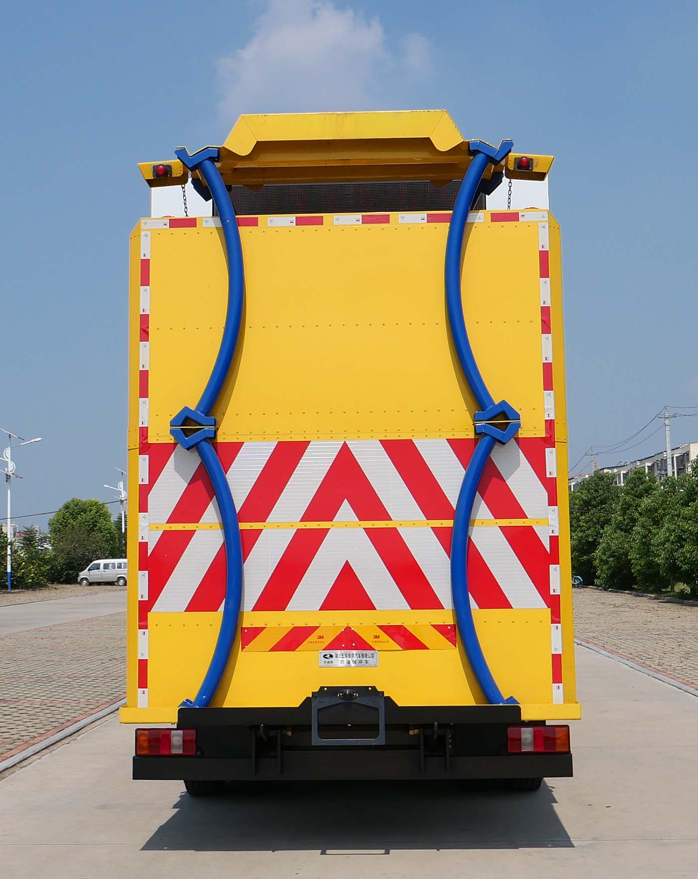 華通牌HCQ5121TFZZZ6防撞緩沖車公告圖片