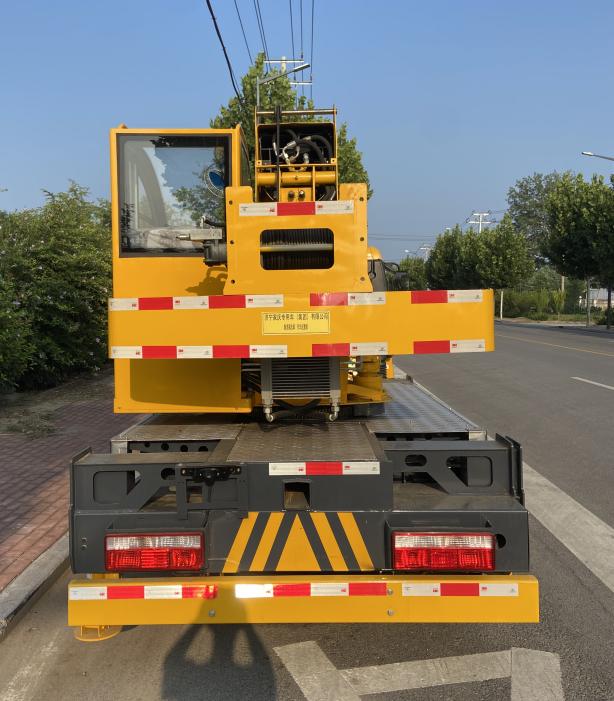 魯濟家慶牌LFV5040JQZEQ6汽車起重機公告圖片