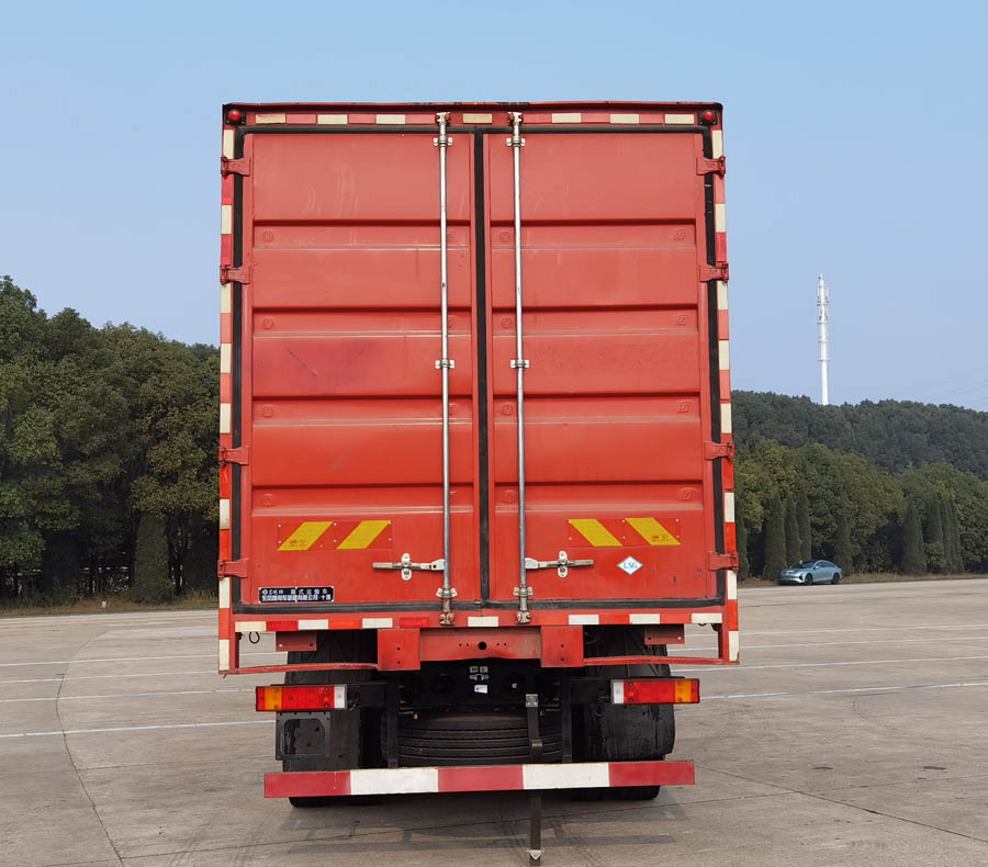 東風(fēng)牌DFV5318XXYGP6N1廂式運(yùn)輸車公告圖片