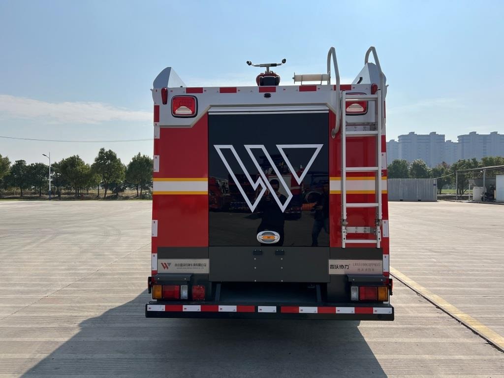 雷沃協(xié)力牌LWX5100GXFPM35泡沫消防車(chē)公告圖片