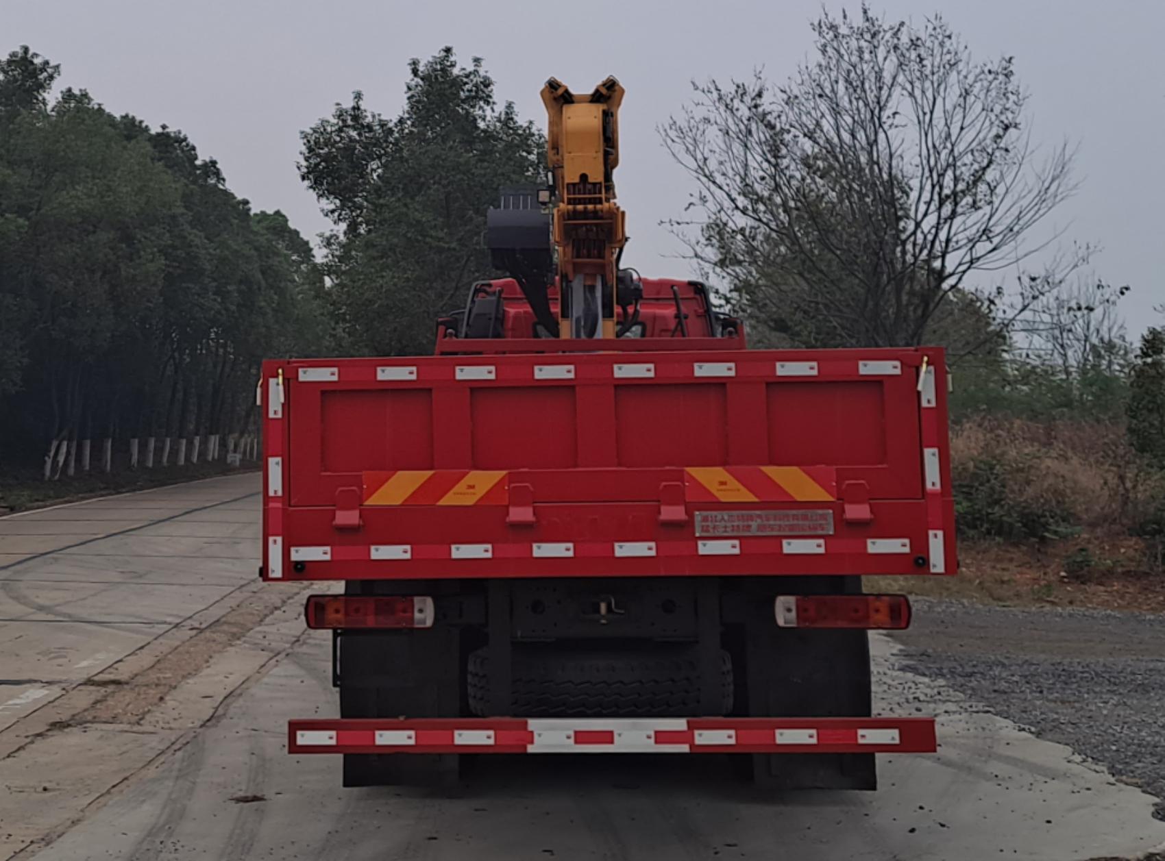 猛卡士特牌XCL5311JSQJ6D隨車起重運輸車公告圖片