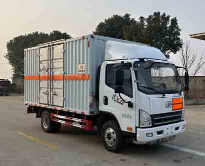 襄鑫鼎牌XDV5047XZWCA6雜項(xiàng)危險(xiǎn)物品廂式運(yùn)輸車