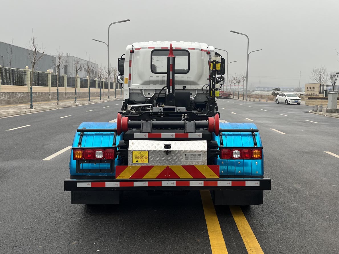 德尊牌SZZ5120ZXXBEV421純電動車廂可卸式垃圾車公告圖片