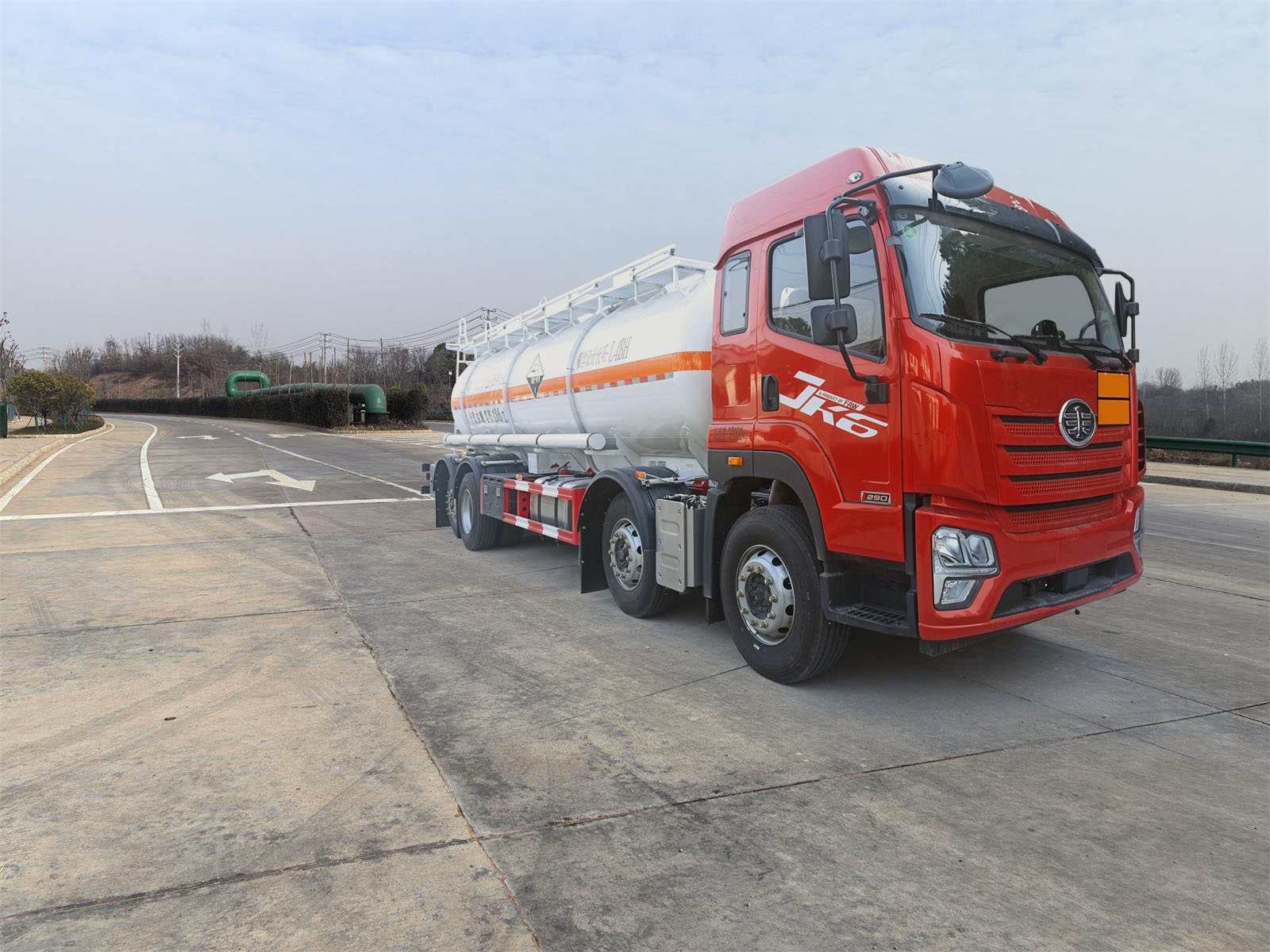 鈺豐源牌YFY5329GFWC6腐蝕性物品罐式運(yùn)輸車