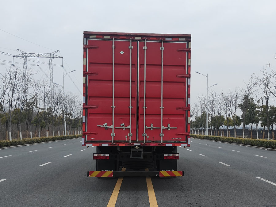 江淮牌HFC5181XXYP4K4A70S廂式運(yùn)輸車公告圖片