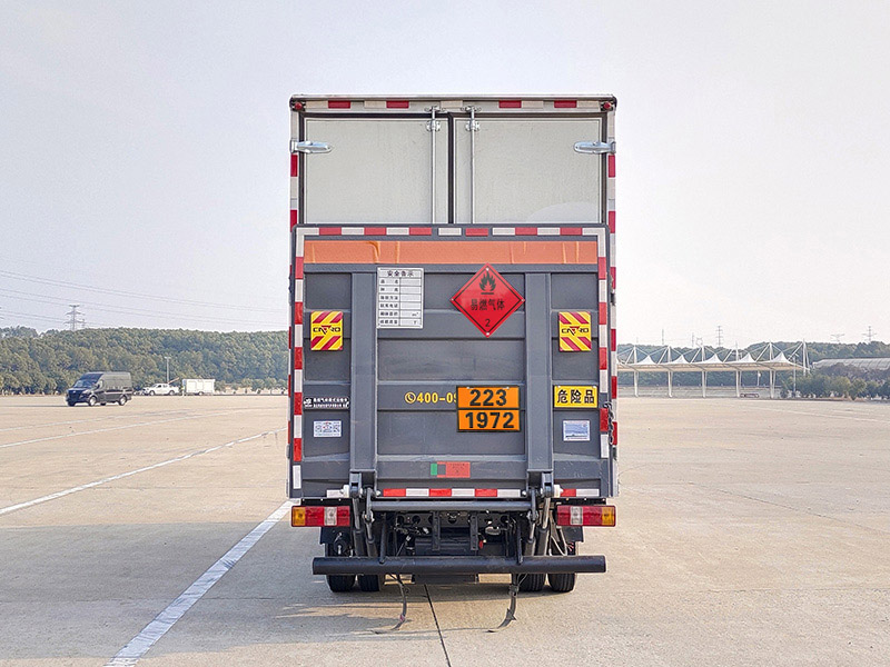 專威牌HTW5040XRQJE2易燃?xì)怏w廂式運(yùn)輸車公告圖片