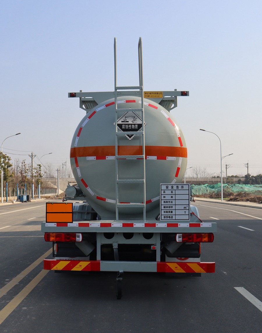中汽力威牌HLW5325GFWCA6腐蝕性物品罐式運(yùn)輸車公告圖片