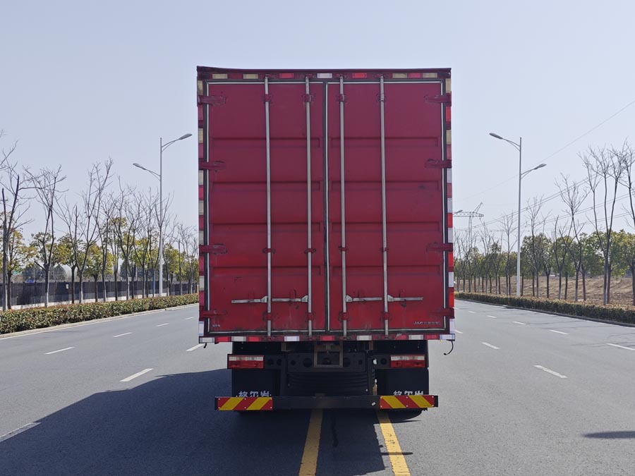 江淮牌HFC5181XXYP4K4A50S廂式運(yùn)輸車公告圖片