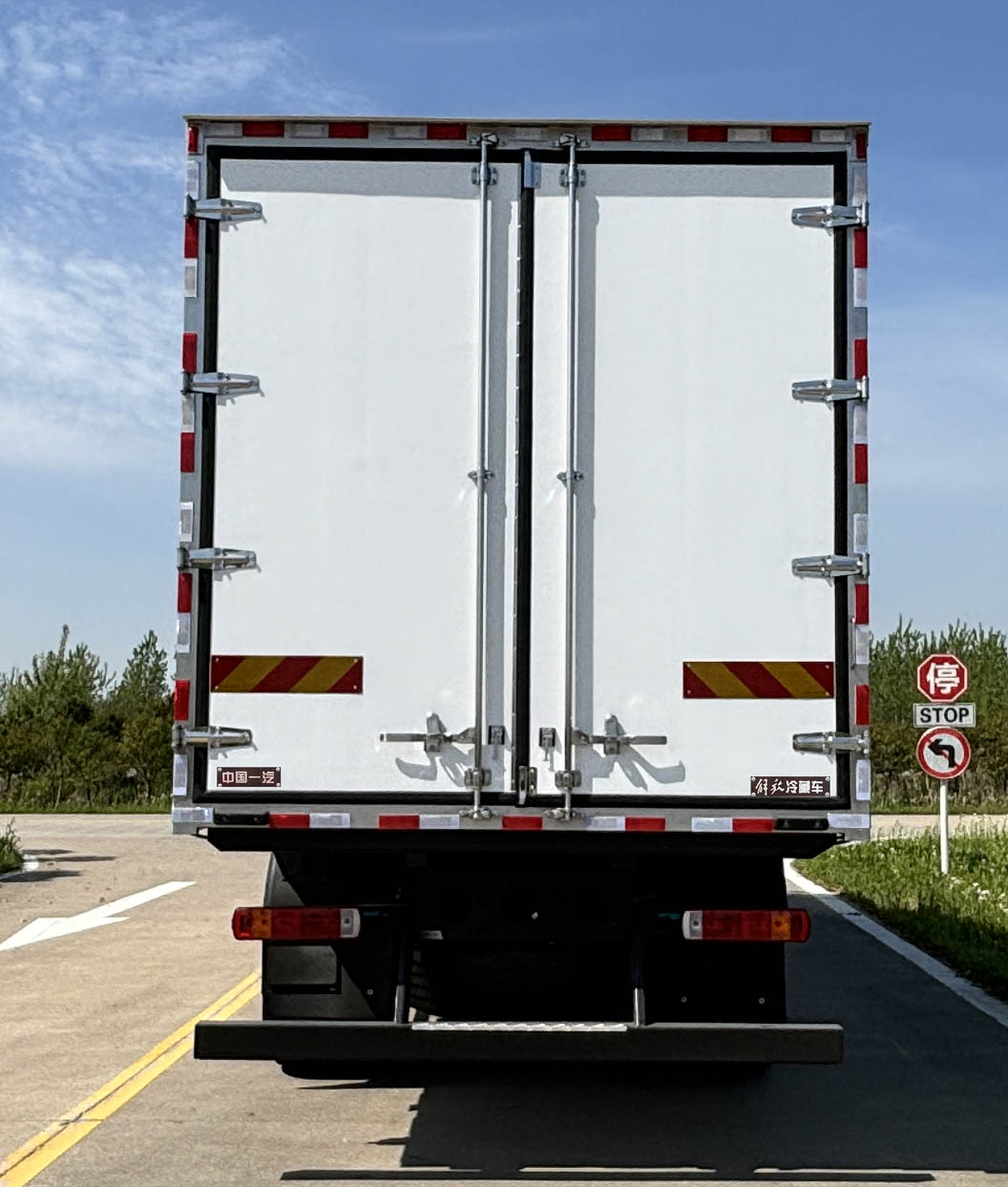 解放牌CA5252XLCP26K2L7T3E6A80冷藏車公告圖片