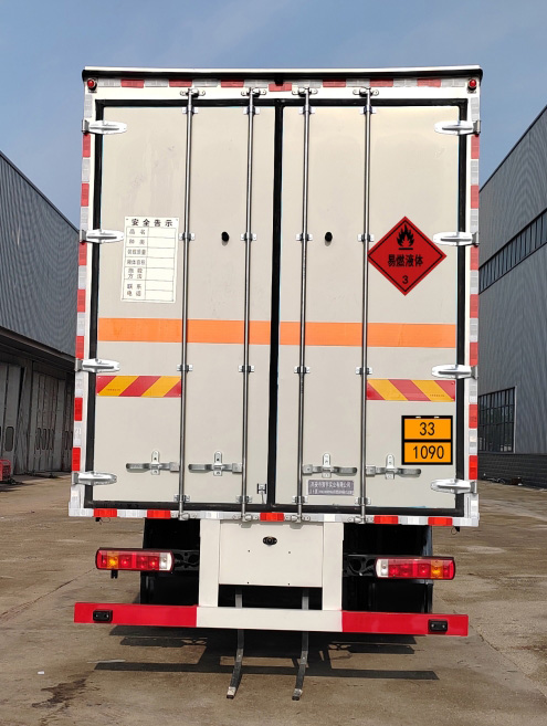 川卡牌HYN5180XRYBJ6易燃液體廂式運(yùn)輸車公告圖片