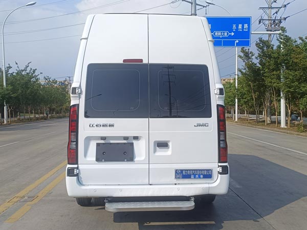 程力威牌CLW5040XYB6QT運(yùn)兵車公告圖片