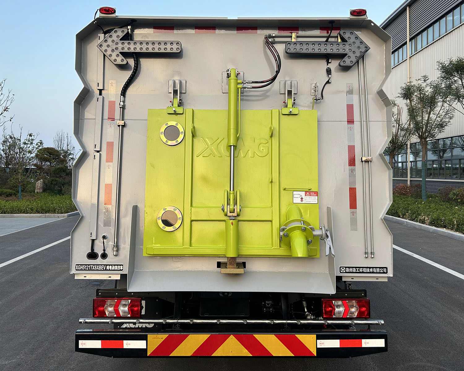 徐工牌XGH5121TXSXBEV純電動(dòng)洗掃車公告圖片