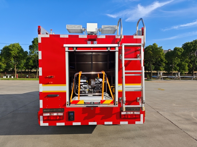 潤泰牌RT5030TXFQC45器材消防車公告圖片