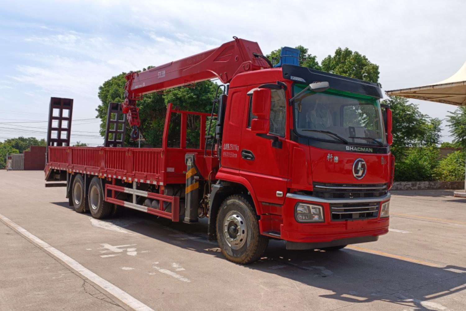XCL5250JSQS6D型隨車(chē)起重運(yùn)輸車(chē)圖片