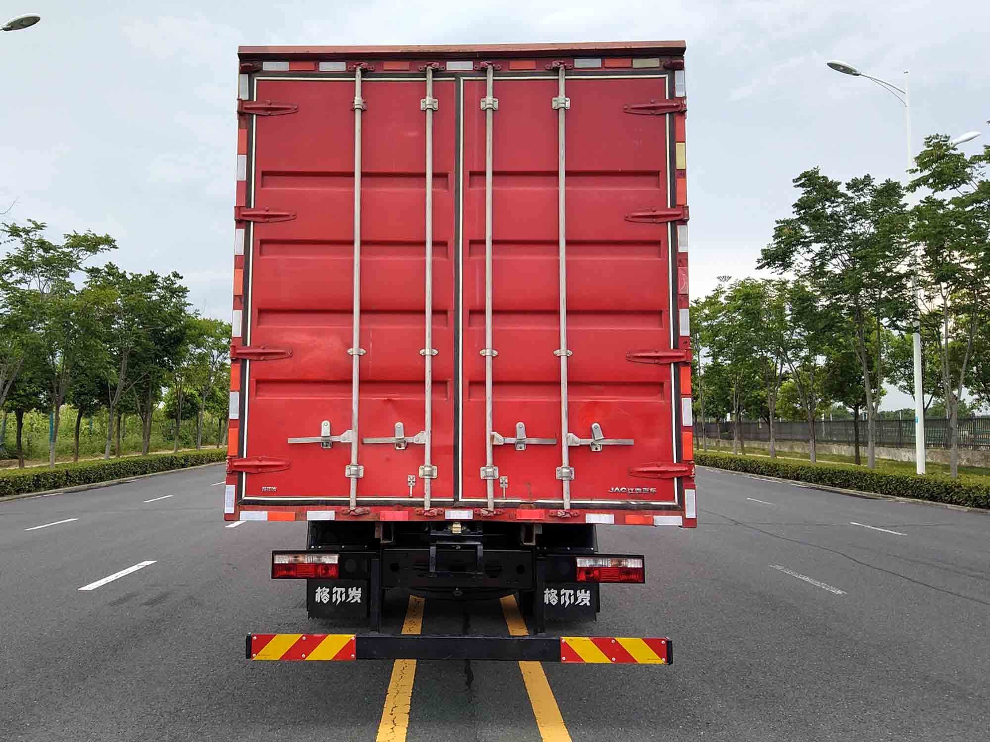 江淮牌HFC5184XXYEV02純電動(dòng)廂式運(yùn)輸車公告圖片