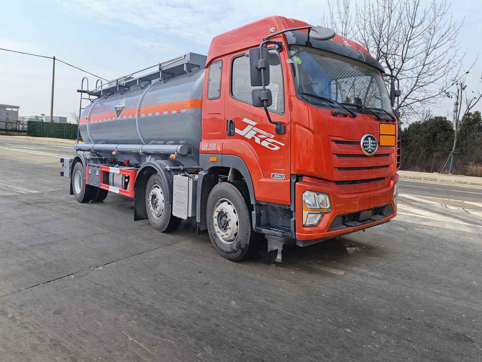 鈺豐源牌YFY5260GFWC6腐蝕性物品罐式運(yùn)輸車