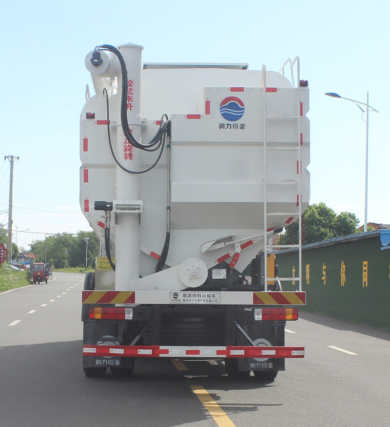 潤(rùn)知星牌SCS5256ZSLLZ6散裝飼料運(yùn)輸車(chē)公告圖片