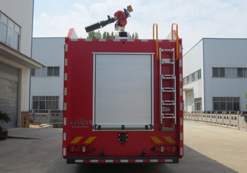 舉高噴射消防車圖片