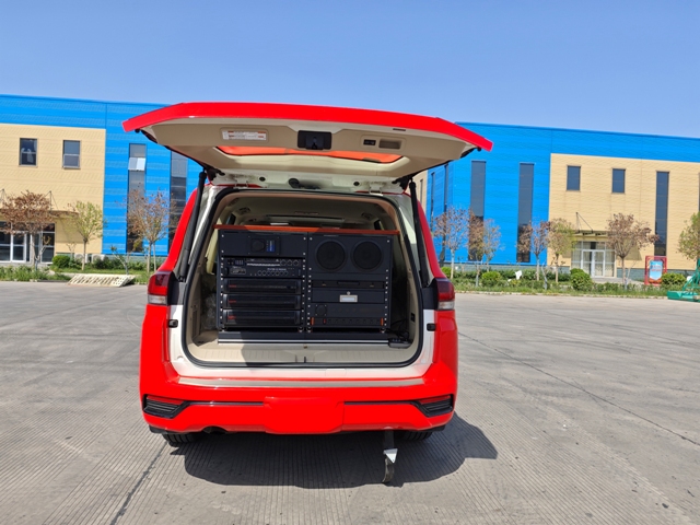 潤(rùn)泰牌RT5030TXFTZ1500/T6通信指揮消防車公告圖片