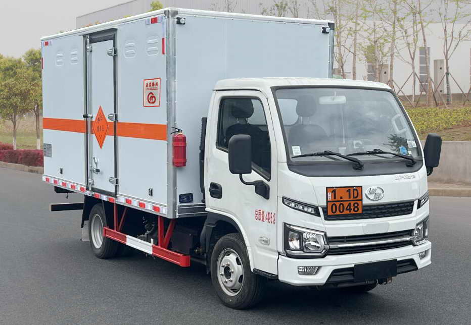 鼎宸騰興牌DCZ5040XQYSH6爆破器材運輸車