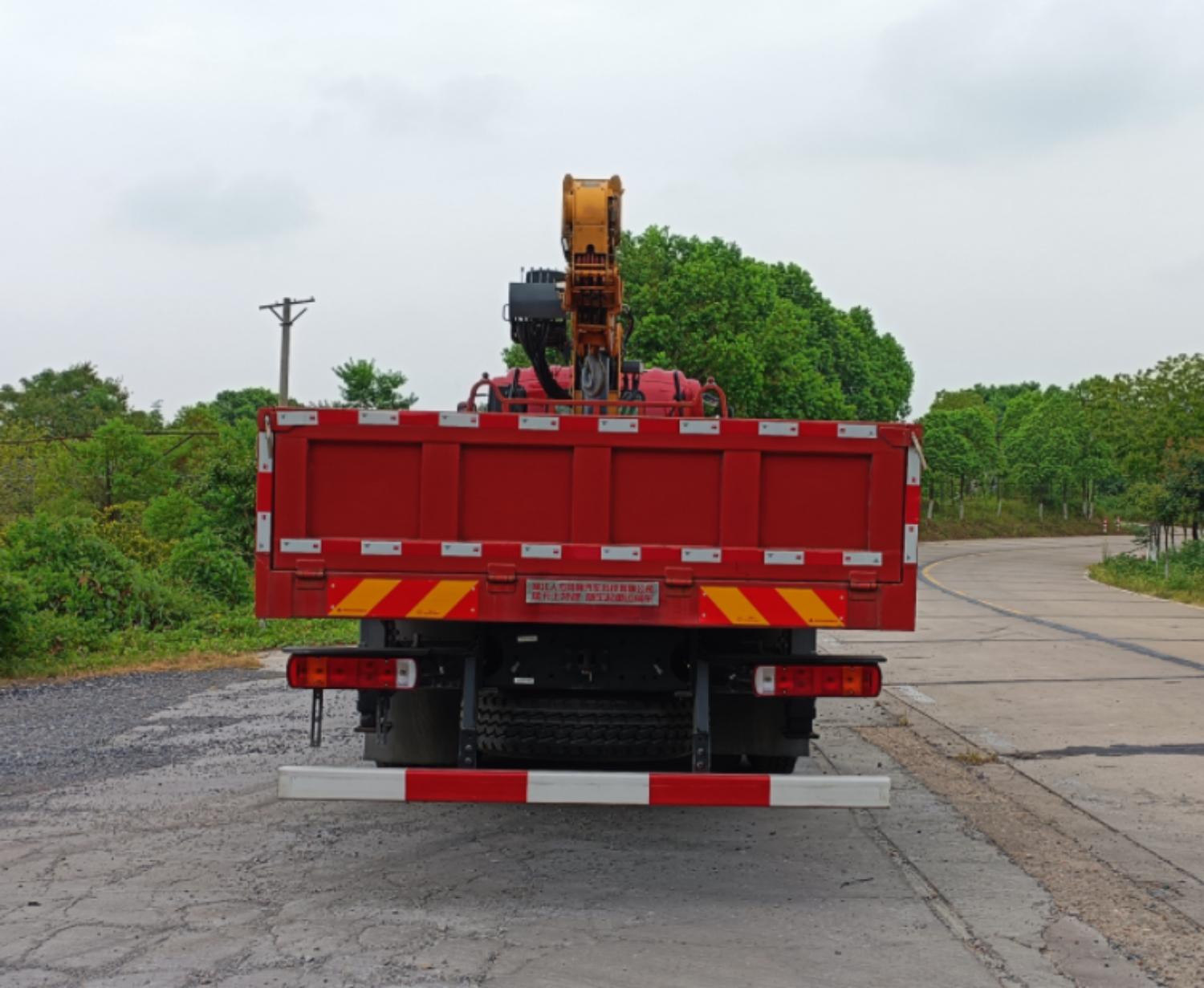 猛卡士特牌XCL5251JSQS6隨車起重運輸車公告圖片