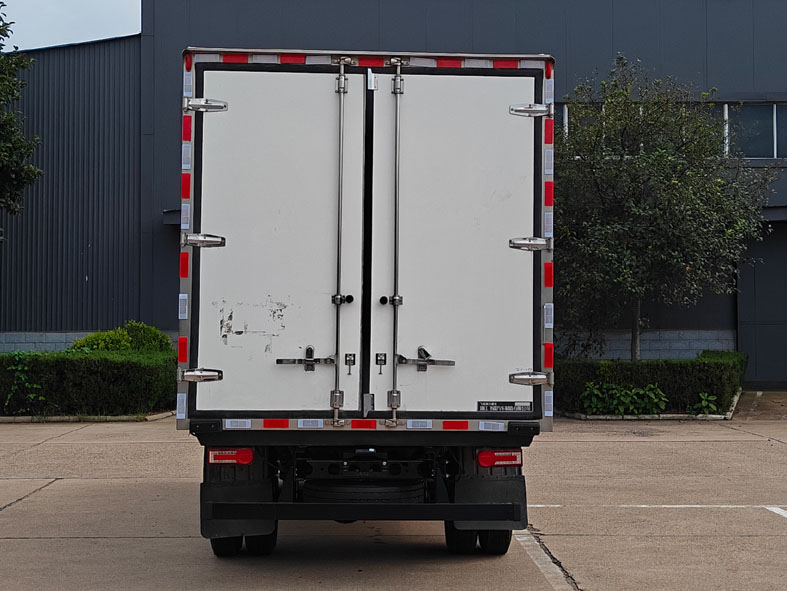 飛碟牌FD5041XLCW78BEV-1純電動(dòng)冷藏車(chē)公告圖片