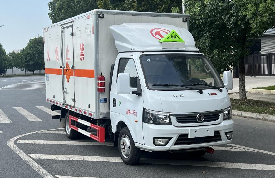 鼎宸騰興牌DCZ5045XQYE6爆破器材運輸車