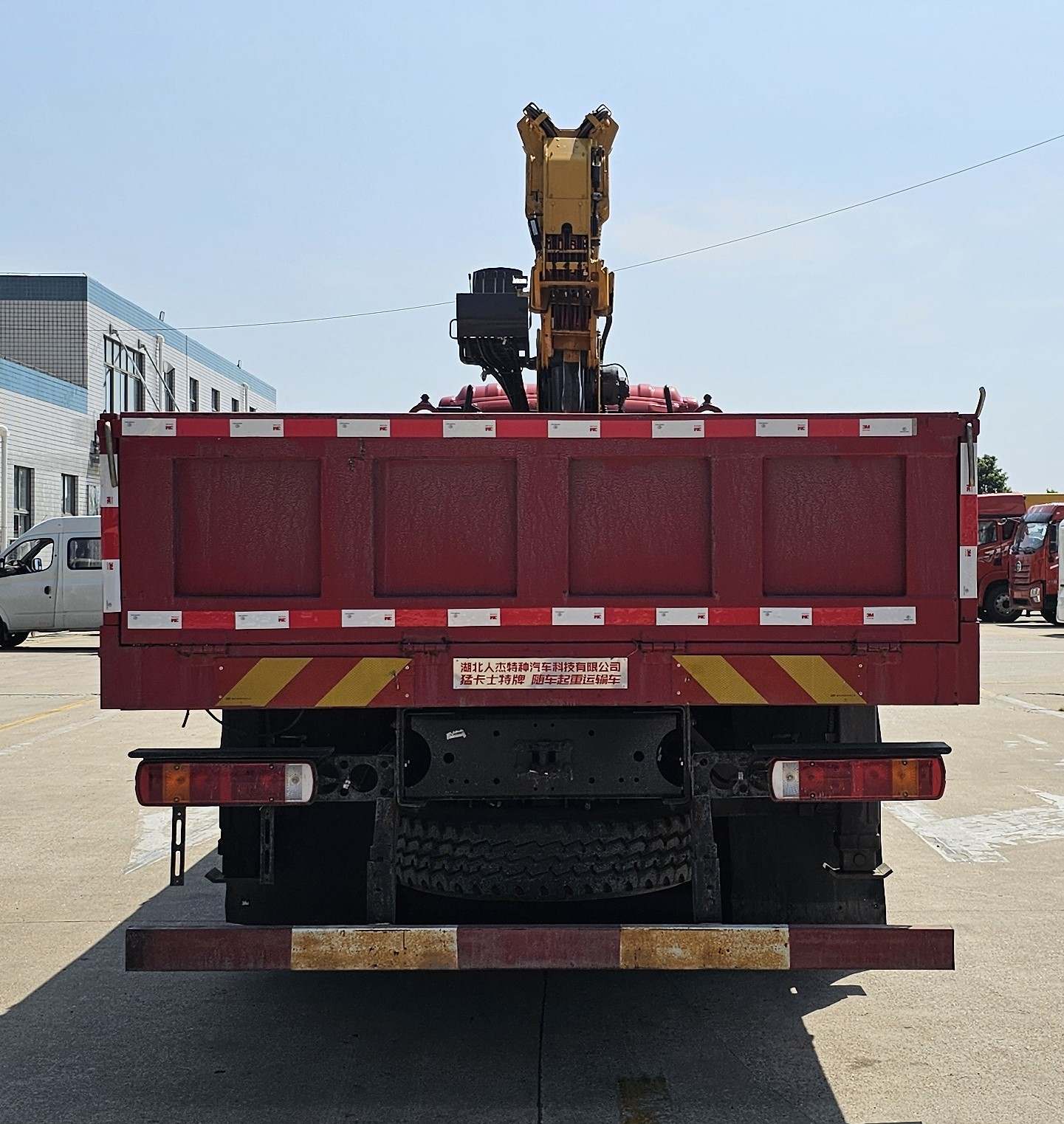 猛卡士特牌XCL5311JSQS6隨車起重運輸車公告圖片
