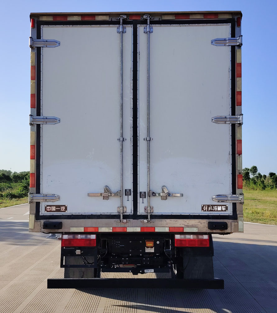 解放牌CA5040XLCP40L2BEVA85純電動(dòng)冷藏車(chē)公告圖片