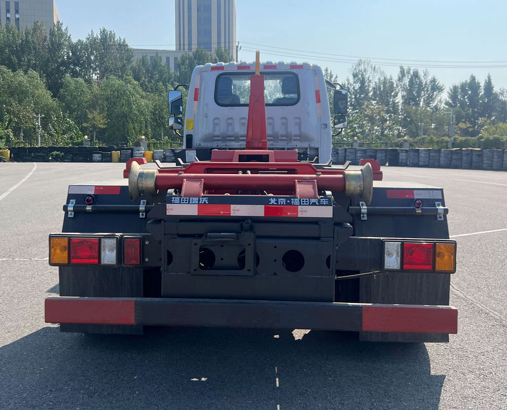 福田牌BJ5125ZXXEV1純電動(dòng)車(chē)廂可卸式垃圾車(chē)公告圖片