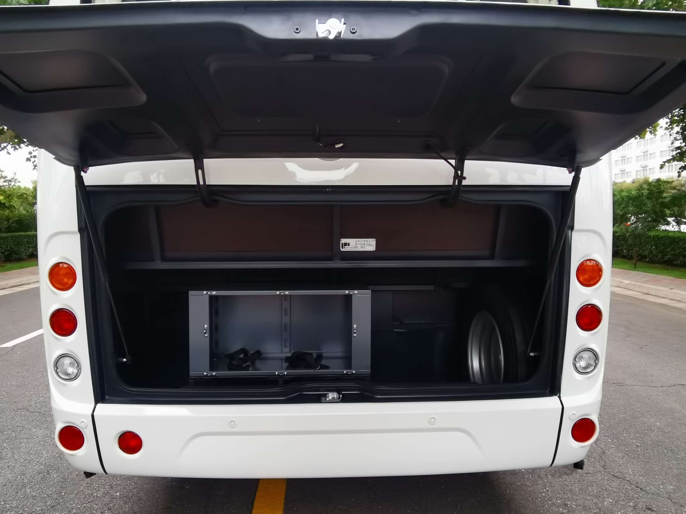 宇通牌ZK5060XYBD61運(yùn)兵車(chē)公告圖片