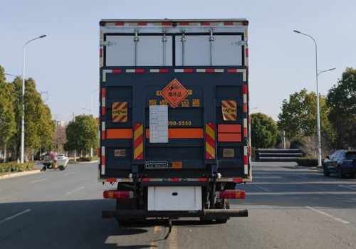 專力牌ZLC5180XQYZ6爆破器材運(yùn)輸車公告圖片