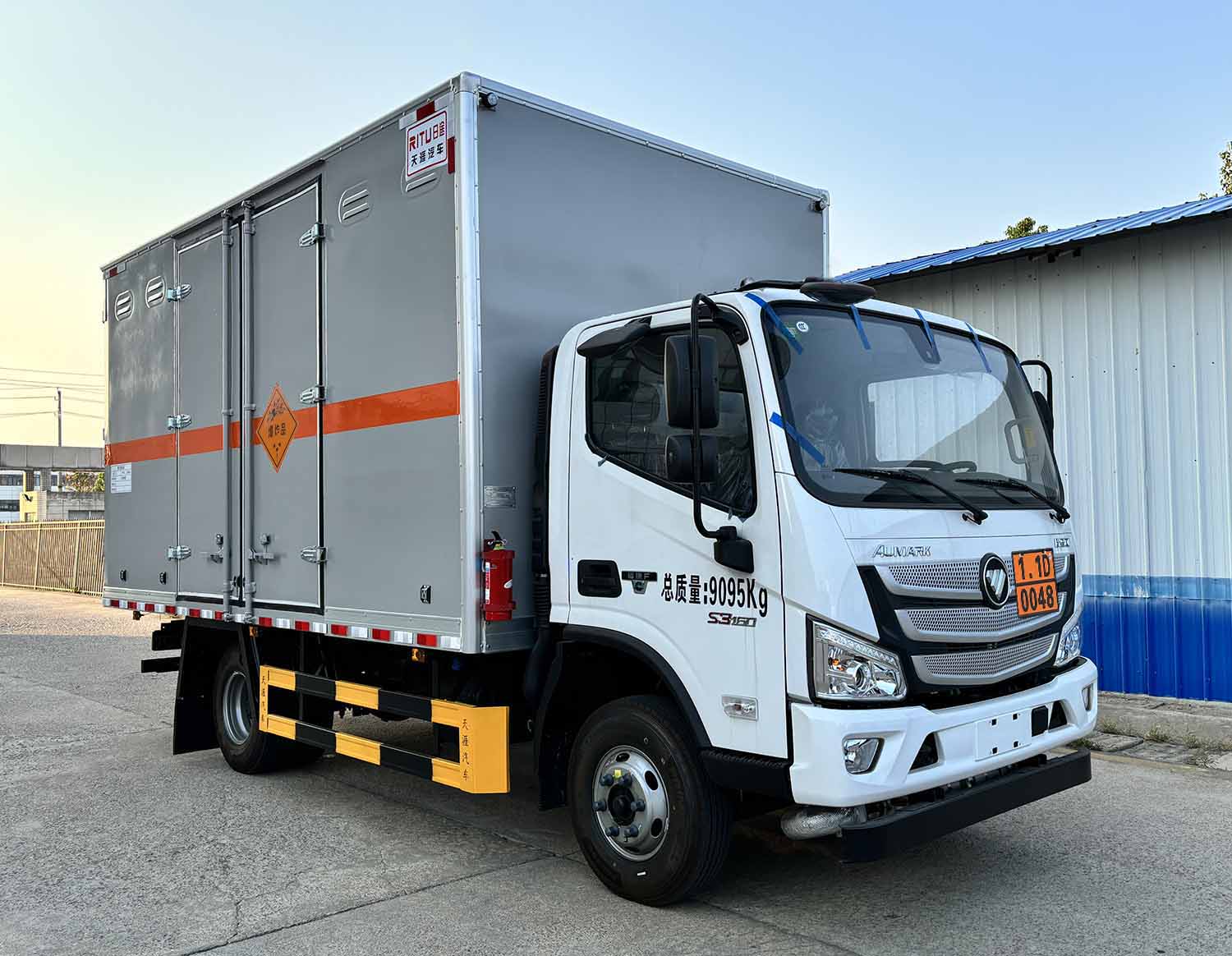 日途牌HTY5098XQYBJ6爆破器材運輸車