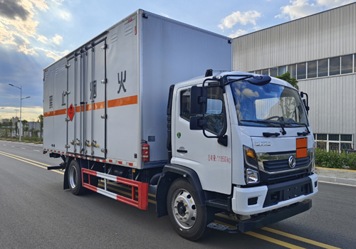 匯力威牌VVV5120XRYEQ6易燃液體廂式運輸車