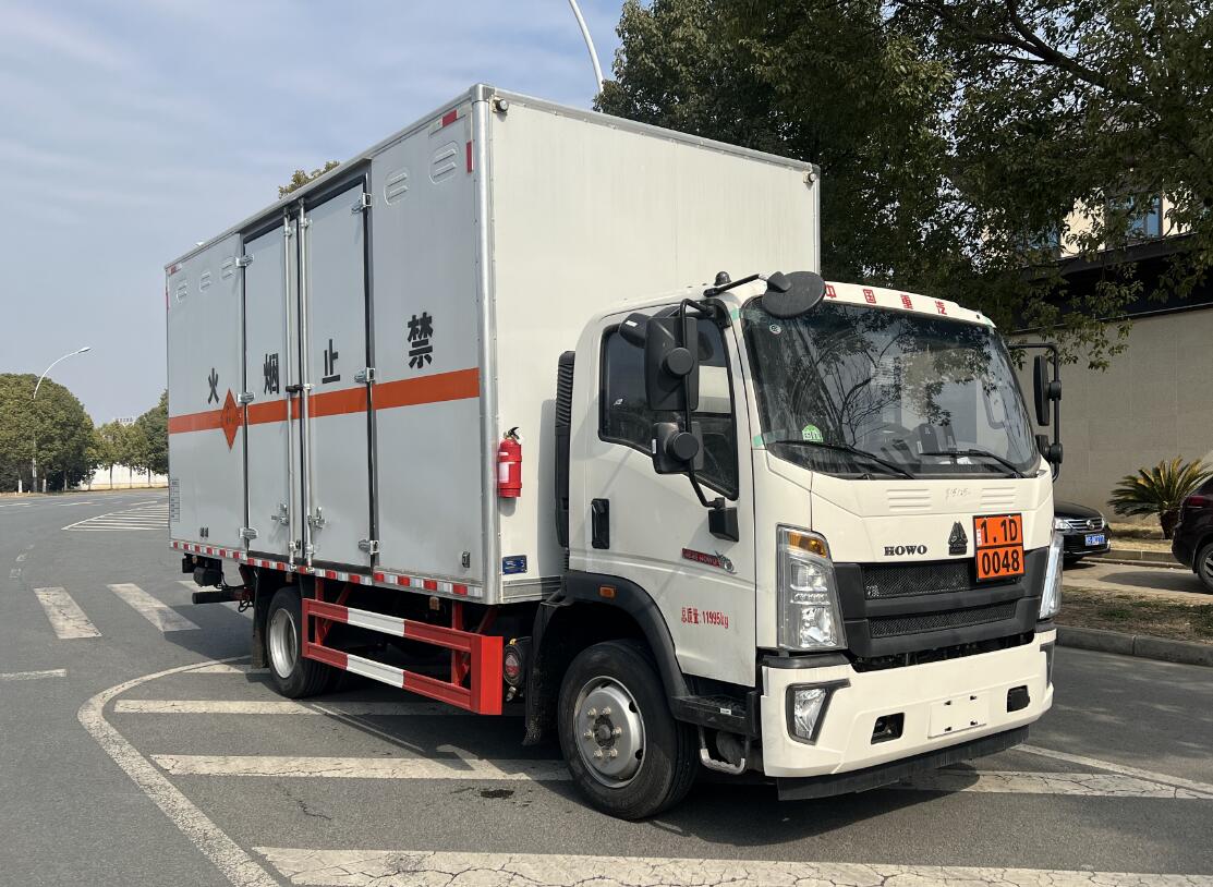 鼎宸騰興牌DCZ5127XQYZ6爆破器材運輸車