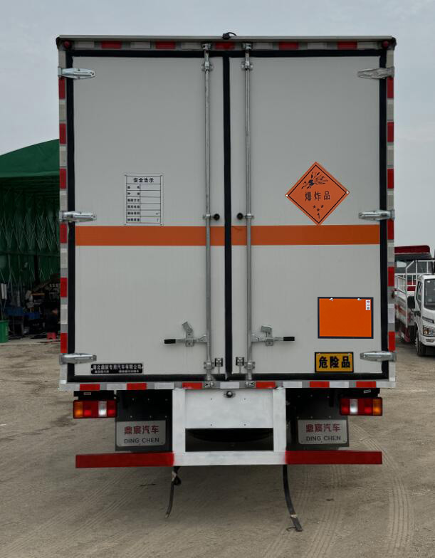鼎宸騰興牌DCZ5127XQYZ6爆破器材運輸車公告圖片