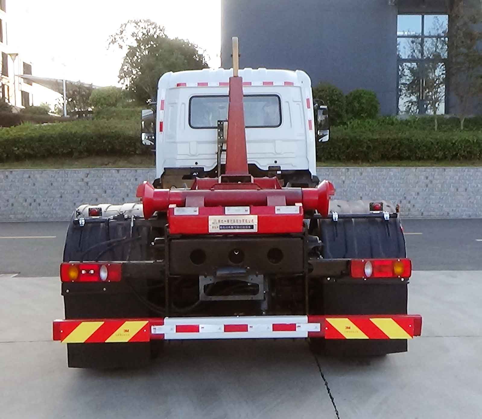 專致牌YZZ5180ZXXDBEV純電動車廂可卸式垃圾車公告圖片