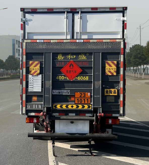 鼎宸騰興牌DCZ5127XRQZ6易燃?xì)怏w廂式運(yùn)輸車公告圖片