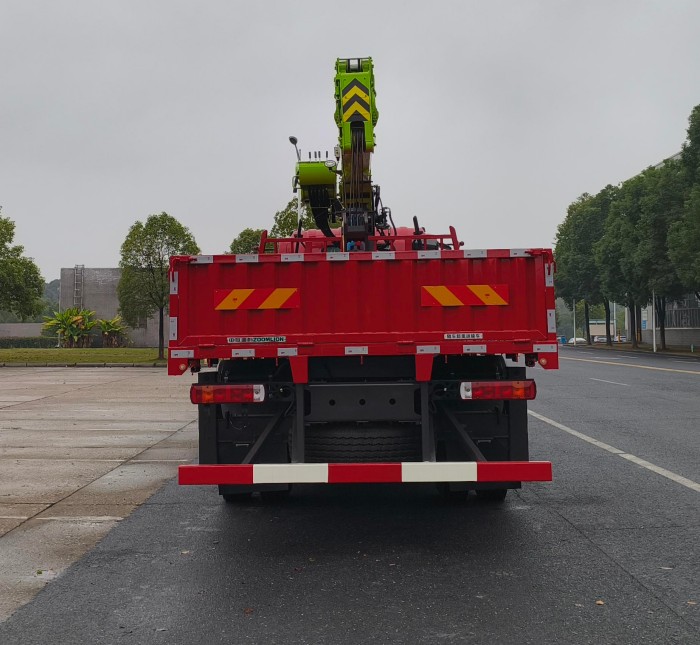 中聯(lián)牌ZLJ5181JSQBJ隨車起重運輸車公告圖片