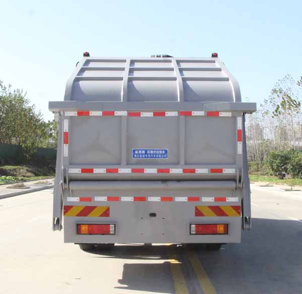縱昂牌CLT5183ZYSSX6壓縮式垃圾車(chē)公告圖片