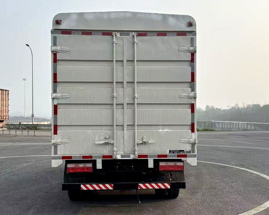 飛碟牌FD5042CCYW78BEV-1純電動(dòng)倉(cāng)柵式運(yùn)輸車(chē)公告圖片