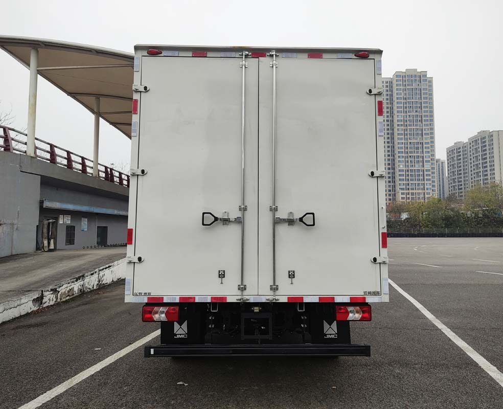 江鈴牌JX5099XXYTGJ26廂式運(yùn)輸車公告圖片