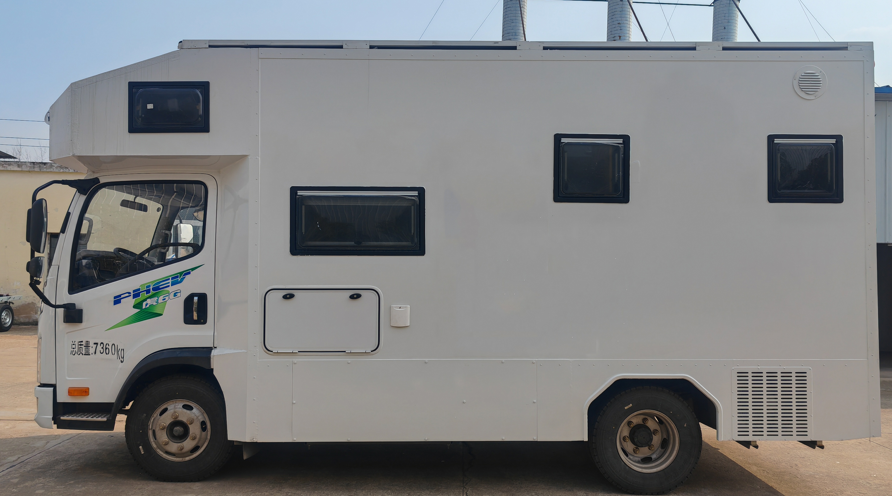 億多星牌WWW5070XLJCAHEV插電式混合動(dòng)力旅居車(chē)公告圖片