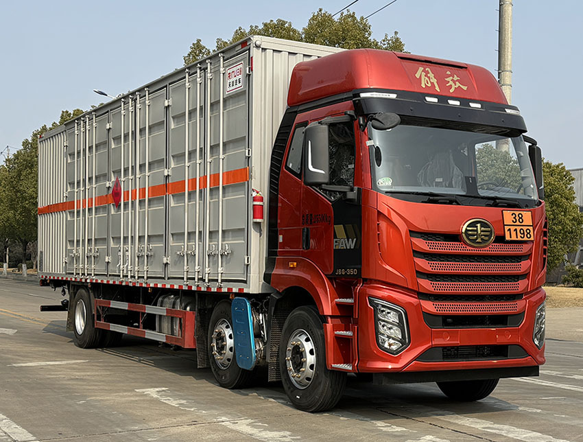 日途牌HTY5260XRYCA6易燃液體廂式運輸車